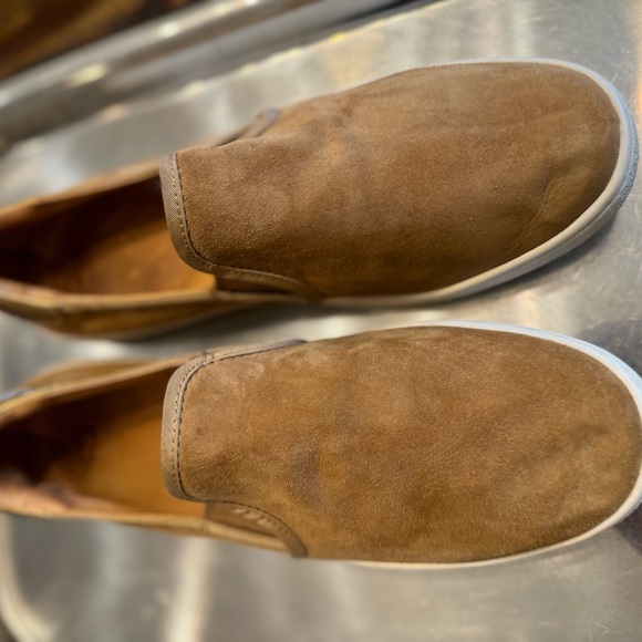 Ugg Women’s slip on suede shoes - Picture 5 of 5